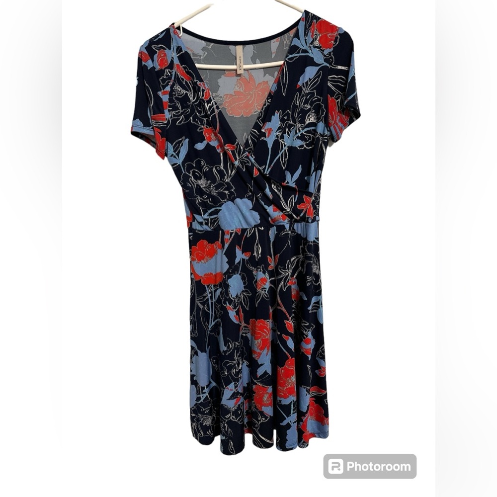 Gilli Navy blue dress with red and blue Size medium.
